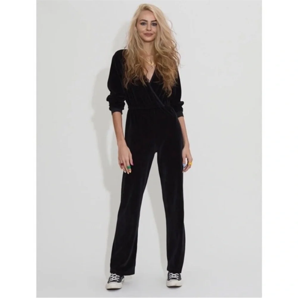 Suzie Kondi Selvi Black Velour Velvet V Neck Long‎ Sleeve Jumpsuit Size XL Wrap